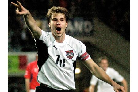 Am 11. Oktober 2003 wird dem jungen Andreas Ivanschitz vor dem Spiel gegen Tschechien (2:3) von ÖFB-Teamchef Hans Krankl die...