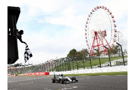 Um ein Haar hätte es beim letzten Japan-Grand-Prix zwischen Max Verstappen und Lewis Hamilton gekracht, als diese um den zwe...