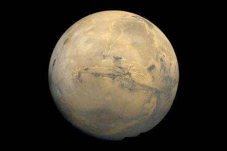 Globale Ansicht des Mars mit Valles Marineris im Zentrum.
© NASA