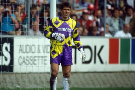 Wirklich glücklich sieht Uwe Kamps in seinem Gladbacher Dress aus den 90er Jahren nicht aus. Mit dieser schrecklichen Farbko...