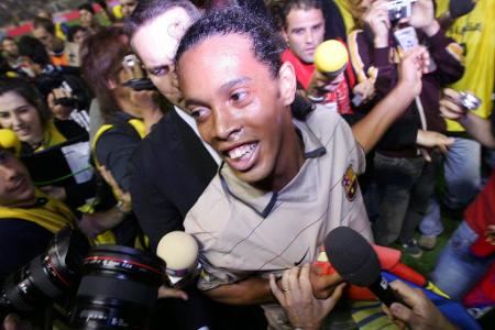 Kaum einer verkörperte das Image des brasilianischen Ballzauberers so sehr wie Ronaldinho. No-Look-Pässe, Übersteiger, famos...