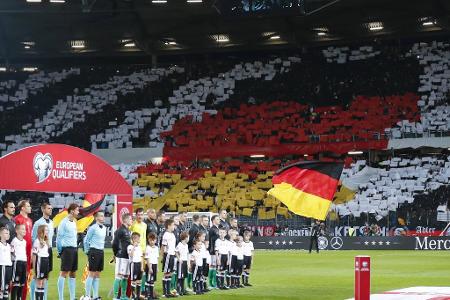 Hannover begrüßt das DFB-Team mit einer starken Choreo.