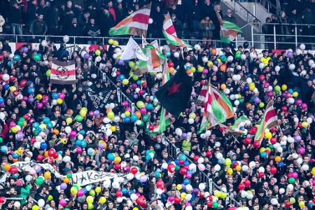 St.-Pauli-Fans setzen sich für den Erhalt des KoZes (Kollektives Zentrum) ein.