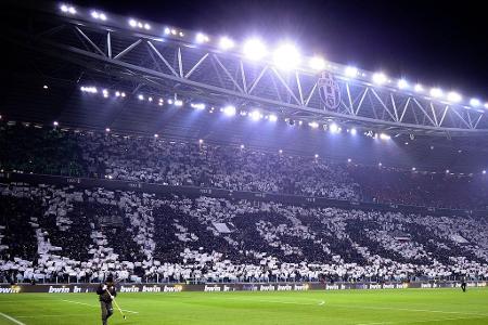 Vor dem Ligaspiel gegen den AC Milan feiern die Juve-Fans die Magie ihres Klubs.