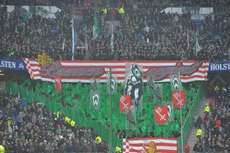 Beim Nord-Gipfel zwischen Werder Hamburger SV und Werder Bremen feiern die Fans des SVW ihr Team.