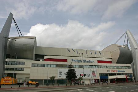 In Eindhovens Philips Stadion gibt es einen Sitzplatz weniger als ausgezeichnet: Sitz 43, Reihe 22 in Block D bleibt seit de...