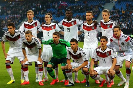 Zum Testspiel gegen Polen kurz vor der WM 2014 musste Joachim Löw wegen der Pokalfinalteilnahme von Bayern und Dortmund umba...