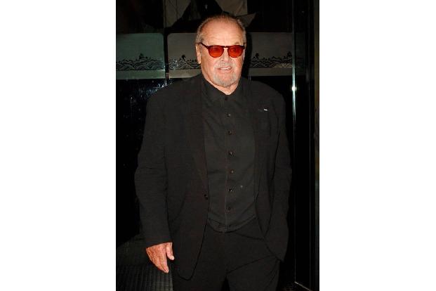 ...wie eine andere Hollywood-Legende aussieht: Jack Nicholson. Immerhin haben die beiden Herren bereits eine Vorliebe für ju...