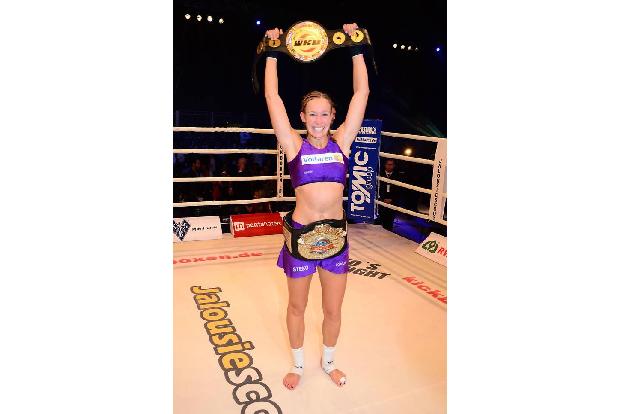 ...auch die einstige Profi-Kickboxerin Christine Theiss 2014 - ein Jahr, nachdem sie ihren letzten professionellen Kampf abs...