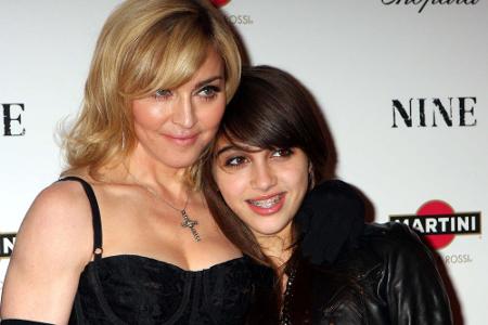 Auch Madonna zählt zu den Ü-40-Müttern. Mit 42 Jahren bekam sie ihren Sohn Rocco.