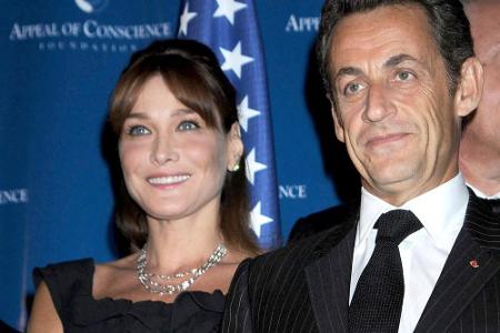 Die französische Ex-First-Lady Carla Bruni wurde 2011 mit 43 Jahren Mutter. Papa von Tochter Giulia ist Nicolas Sarkozy.