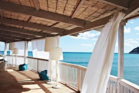 Blick von der Veranda des Cap Vermähl Beach Hotel auf den Strand von Canyamel