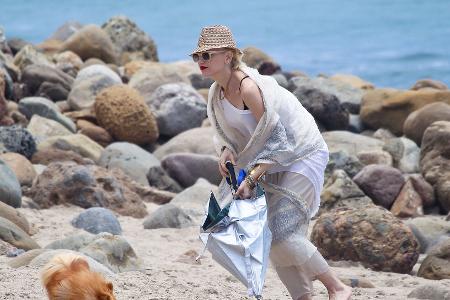 Gwen Stefani verbringt ihre freie Zeit am Strand von Malibu mit Hund und Kindern.
