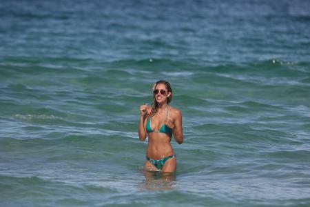 US-Starlet Lauren Stoner am Strand von Malibu Beach.
