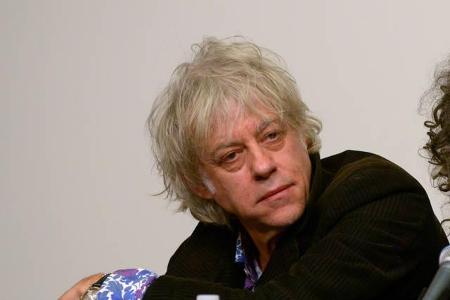 ...ist offensichtlich ziemlich anstrengend. Wie sonst ließen sich die tiefen Augenringe von Sir Bob Geldof erklären? Der 63-...
