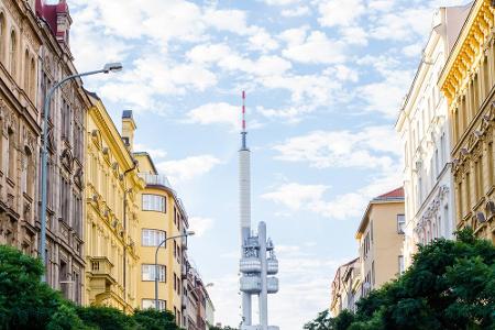 Der Prager Fernsehturm darf natürlich auch nicht fehlen. Das durch und durch einzigartige Bauwerk aus der Endphase des Kommu...