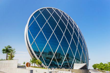 Ähnlich wie beim Federation Square verhält sich die Gemengelage beim Hauptquartier der Firma Aldar in Abu Dhabi (VAE). Das s...