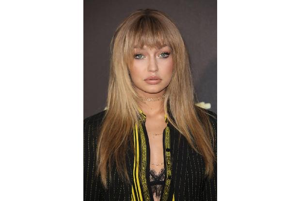 ...verändert Gigi Hadid weniger bei ihren Haaren. Doch auch dieser Pony war nicht echt. Hätten wir ihr allerdings abgekauft,...