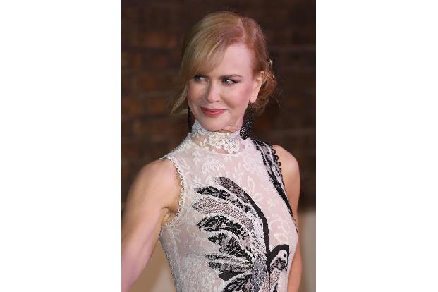 ...Nicole Kidman zu sein. Die Oscar-Preisträgerin sorgte für Eleganz in einem Alexander McQueen-Dress, sahnte einen Preis fü...