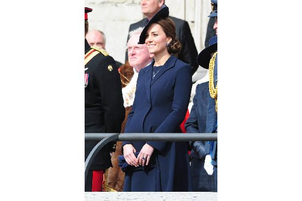 ...eigentlich an Kate Middleton auszusetzen? Schließlich wird sie vom britischen Volk geliebt, sie benimmt sich stets vorbil...