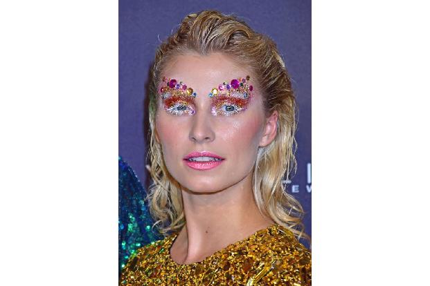 ...über den Laufsteg schritt. Da es bei dieser Show hauptsächlich um Make-up ging - Maybelline New York hatte zur Hot Trends...