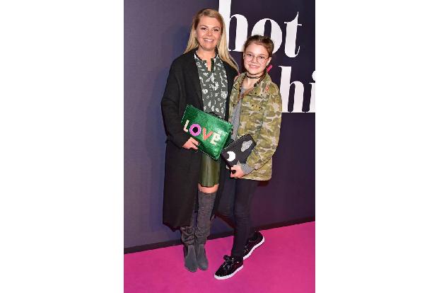 ...Anne-Sophie Briest mit Tochter Faye Montana im Gegensatz dazu auf ein wenig Liebe setzte, nicht nur mit der Clutch der Sc...