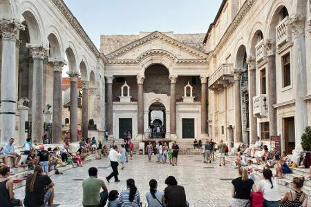 Mit dem Diokletianpalast in Split hat Kroatien eines der am besten noch erhaltenen Gebäude aus der römischen Zeit. Der Palas...