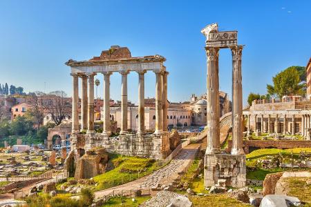 Der älteste Platz in Rom ist das Forum Romanum, dessen Ursprung auf den Beginn des 7. Jahrhunderts vor Christus datiert. Es ...