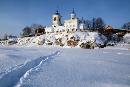Überall in Russland gibt es kleine Kirchen zu bewundern. Auch im Winter und bei eiskalten Temperaturen wird der Gottesdienst...