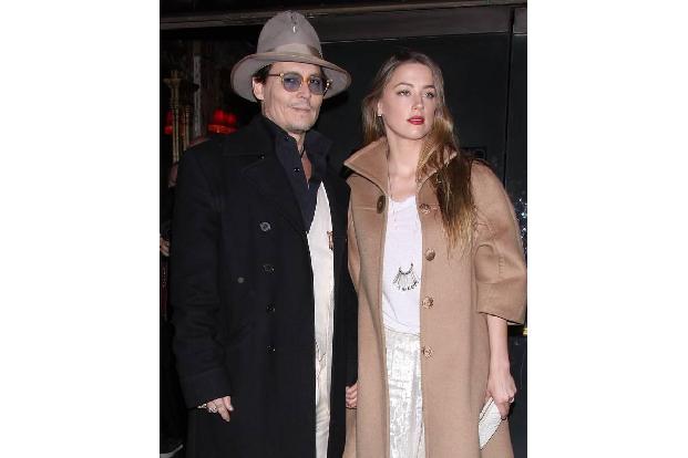 Was wohl Johnny Depps Verlobte Amber Heard davon hält, dass ihr Geliebter mal wieder für Monate nur arbeiten wird und dabei ...
