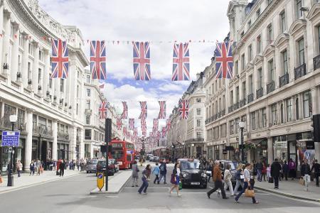 Eine Shopping-Tour in London ist wahrlich mörderisch. Die beiden großen Einkaufsstraßen Oxford und Regent Street sind beinah...