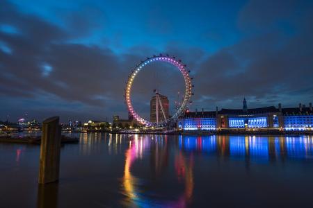 Mit dem London Eye befindet sich in der britischen Hauptstadt das größte Riesenrad Europas. Es ist 135 Meter hoch und liegt ...