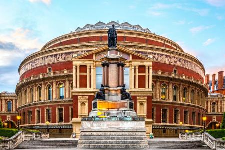 Die Royal Albert Hall ist eine 1871 erbaute Veranstaltungshalle im Zentrum Londons. Rund 9.500 Besucher haben Platz. Neben K...