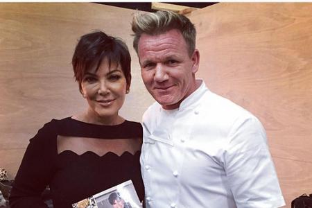 ...fällt einem der Schwindel auf, sobald man sich das Foto ansieht, dass Star-Chefkoch Gordon Ramsay (48) von den beiden gep...