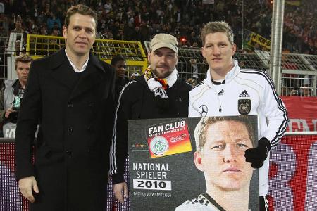 Wieder gehörte Schweinsteiger zu den Top-Spielern der DFB-Elf und ebnete mit guten Spielen den Weg zur EURO 2012 in Polen un...