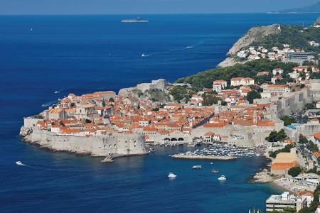 Dubrovnik, die Perle der Adria, lockt Pärchen mit jahrtausendealter Kultur, sauberem Meer und viel Sonne. Romantische kleine...