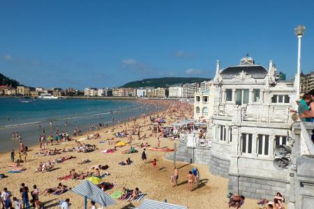 Sommer, Sonne, Sandstrand und ganz viel el amor. San Sebastian im Norden Spaniens ist ein wahrer Magnet für Romantiker.