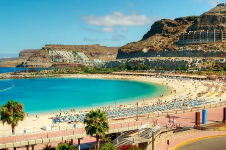 Die Playa de Amadores auf Gran Canaria lädt zu einem schönen Strandurlaub ein