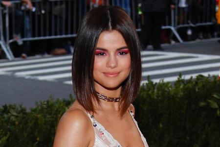 Red Eyes: Selena Gomez mit Trend-Make-up bei der Met Gala in New York