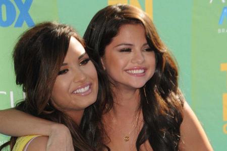 Demi Lovato und Selena Gomez bei den Teen Choice Awards im Jahr 2011