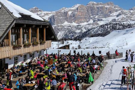 Einkehrschwung in vier Hütten zu Wein, Speck und Livemusik