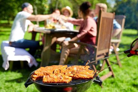 Vegetarier kurz wegschauen: Bald liegt wieder massenhaft Fleisch auf deutschen Grills