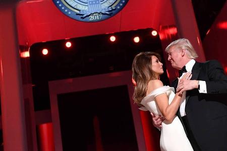 Donald und Melania Trump bei den Feierlichkeiten nach seiner Amtseinführung