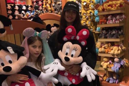 Irina Shayk besuchte Disneyland zusammen mit ihrer Nichte