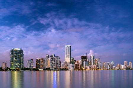 Die Skyline von Miami ist auch am Abend eine Schönheit.