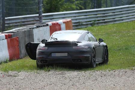 Erlknig Porsche 911 Turbo Facelift Crash