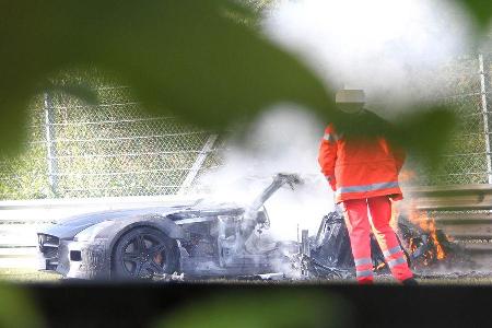 Erlknig Mercedes SLS AMG Black Series Unfall abgebrannt