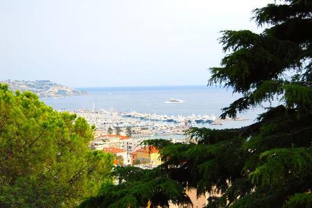 Blick auf die Mittelmeerküste von Sanremo