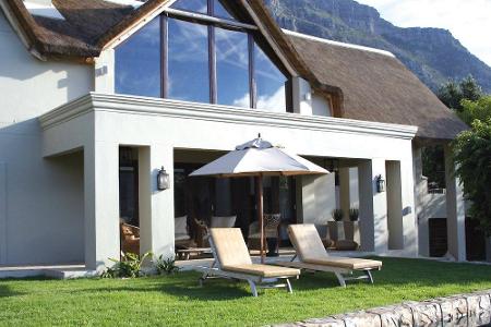 Dieses 16-Zimmer-Anwesen liegt in Hout Bay in der West Cape Region in Südafrika. Zur 450 Quadratmeter großen Luxus-Villa 