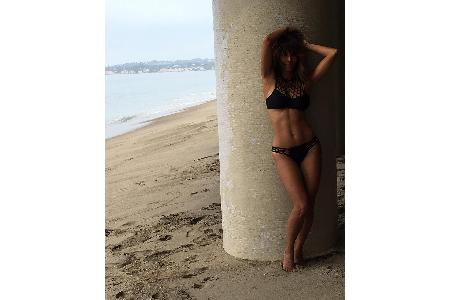Halle Berry posiert im Bikini am Strand